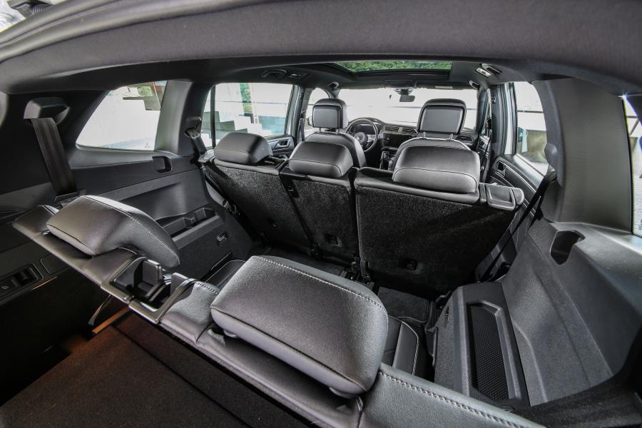 Интерьер Volkswagen Tiguan Allspace R-Line 2018 года  (LA) (фото 4 из 4)